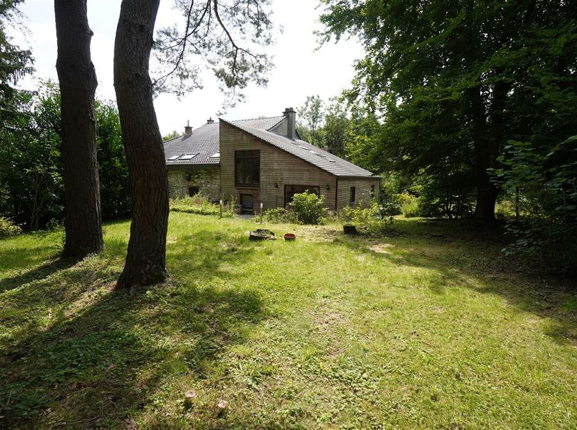 Ferrières - Maison deux chambres à louer. Cette maison fraichement repeinte vous ravira grâce à son grand jardin et sa terrasse. Situation calme à la