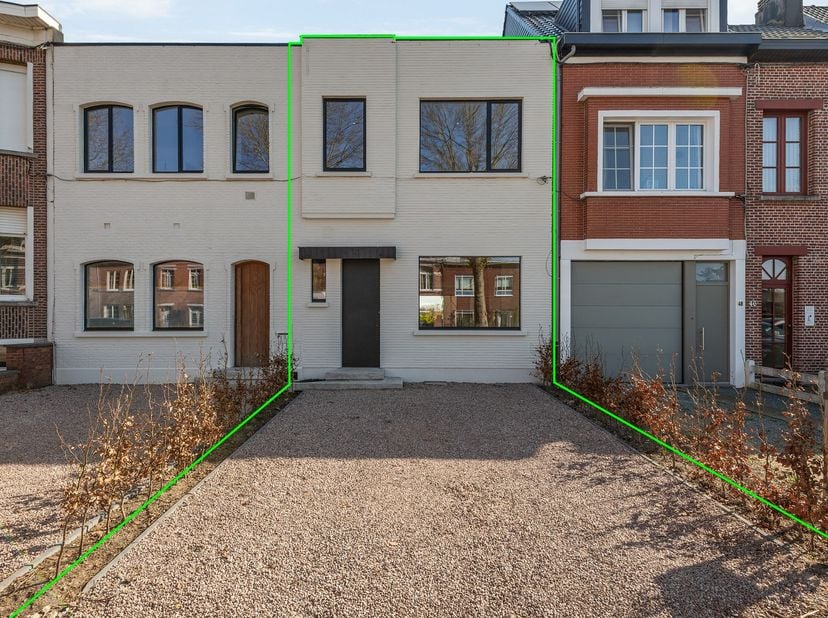 Prachtig gerenoveerde rijwoning te Lier&lt;br /&gt;
&lt;br /&gt;
Deze woning is stijlvol en met veel smaak gerenoveerd waardoor het voldoet aan de hedendaagse nor