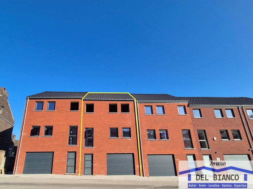 À vendre : Gros uvre fermé avec fort potentiel à Couillet !&lt;br /&gt;
Adresse :  Rue de Gilly n°80, 6010 Couillet&lt;br /&gt;
Vous rêvez de créer votre maison i