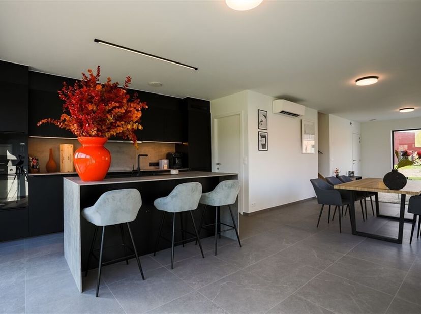 Maison particulièrement économe en énergie à Tielt-Winge (niveau E -15 !) Cette maison flambant neuve avec pas moins de 4 chambres à coucher, une cuis