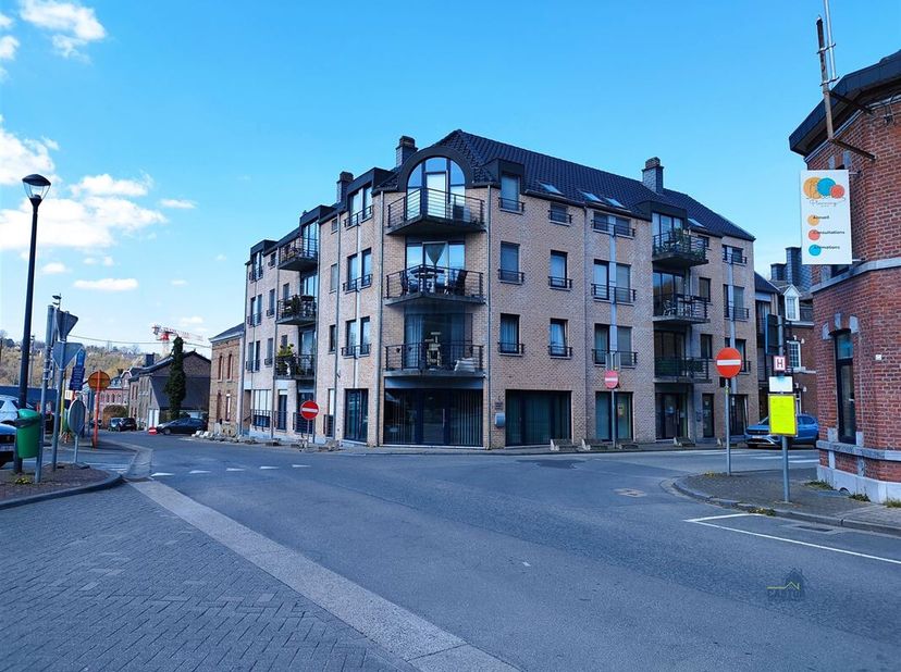 AYWAILLE PLEIN-CENTRE - A 50m  de la Gare d&#039;Aywaille, au 1er étage d&#039;une résidence construite en 2002, appartement en très bon état avec garage. Compo