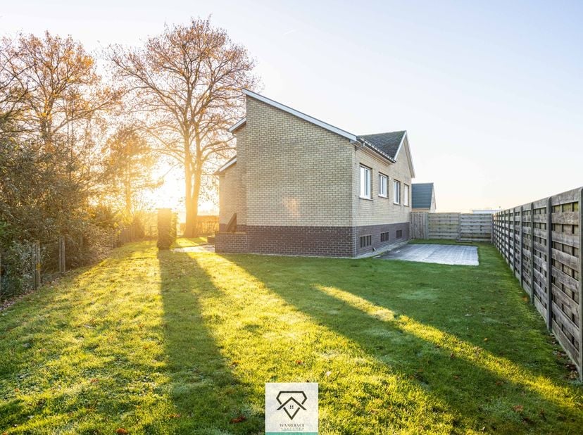 Welkom in deze vrijstaande woning te Hogenbrand 4 - 9930 Zomergem op een werkelijk schitterende locatie! Gelegen aan het einde van een doodlopende str