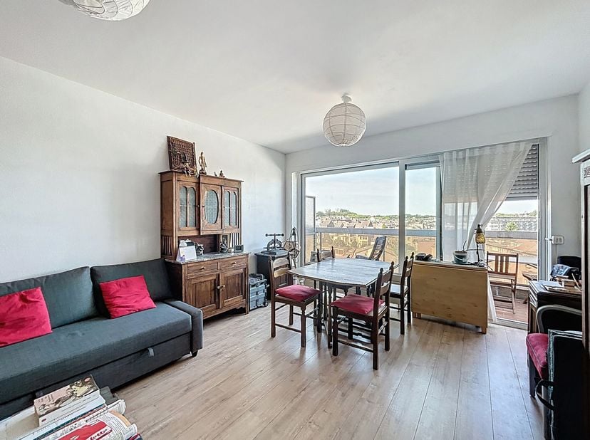 ANDERLECHT - REF: 6958583 - BEL APPARTEMENT RENOVE 2 CHAMBRES AVEC 2 TERRASSES + GARAGE BOX FERME ET EMPLACEMENT DE PARKING !!!&lt;br /&gt;
Nous vous propos