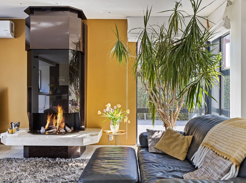 Zoekt u een rustige plek om te wonen, maar wilt u toch dichtbij alles zijn? Deze halfopen woning in Destelbergen biedt veel ruimte en is toch vlakbij