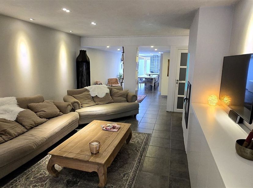 Sfeervolle woning, gerenoveerd met 2 slaapkamers, stadstuin, uitweg en garage!&lt;br /&gt;
Centraal gelegen te Desselgem op 200 m van school, sport, winkels