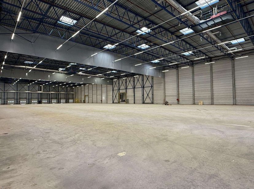 Fenomenaal gelegen logistiek magazijn bestaande uit 3.774 m² magazijnruimte te huur.&lt;br /&gt;
&lt;br /&gt;
Deze strategisch gelegen site bevindt zich vlakbij d