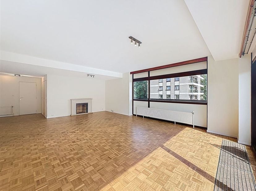 Lycée Français - Magnifique appartement 3 chambres de +/- 100 m² avec 2  terrasses orientées sud de +/- 27m² situé au 5ème étage d&#039;un immeuble de 6 ét