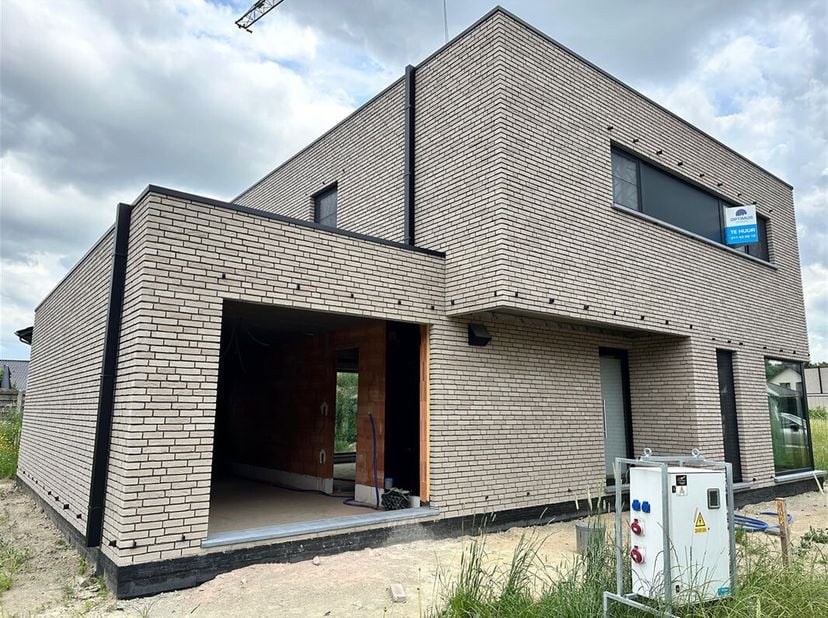 Vraag uw bezoek aan via info@optimusvastgoed.be!&lt;br /&gt;
TE HUUR: BEN-woning met 3 slaapkamers te Pelt!&lt;br /&gt;
Deze nieuwbouwwoning wordt momenteel verde