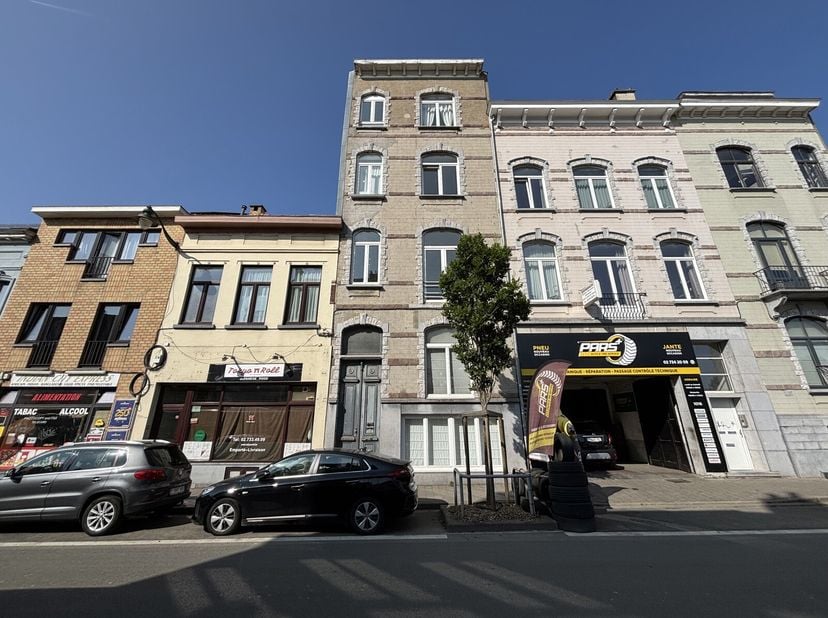 AUDERGHEM  Quartier des Volontaires  À deux pas du métro Pétillon, des commodités et de la VUB, cet appartement 2 chambres de ±77 m² (selon le PEB) vo