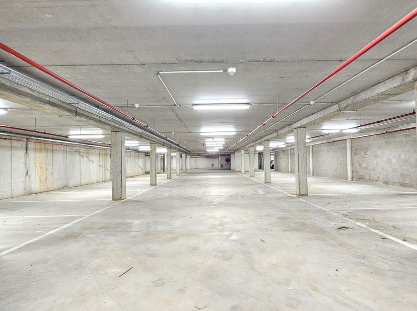 Ben je op zoek naar een slimme investering in vastgoed? Dan is dit een uitgelezen kans! Autostaanplaatsen bieden een uitstekende investering met weini