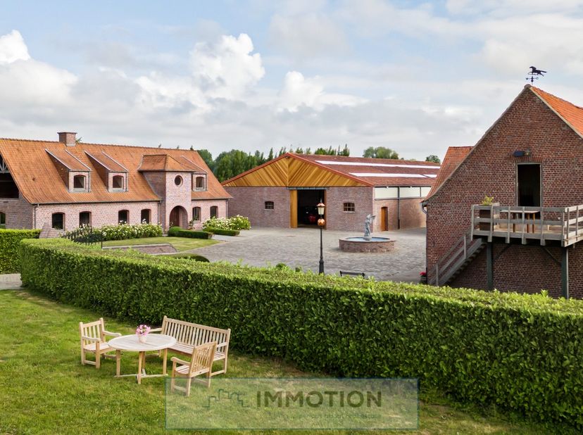 Maison à vendre
                    à 8551 Heestert