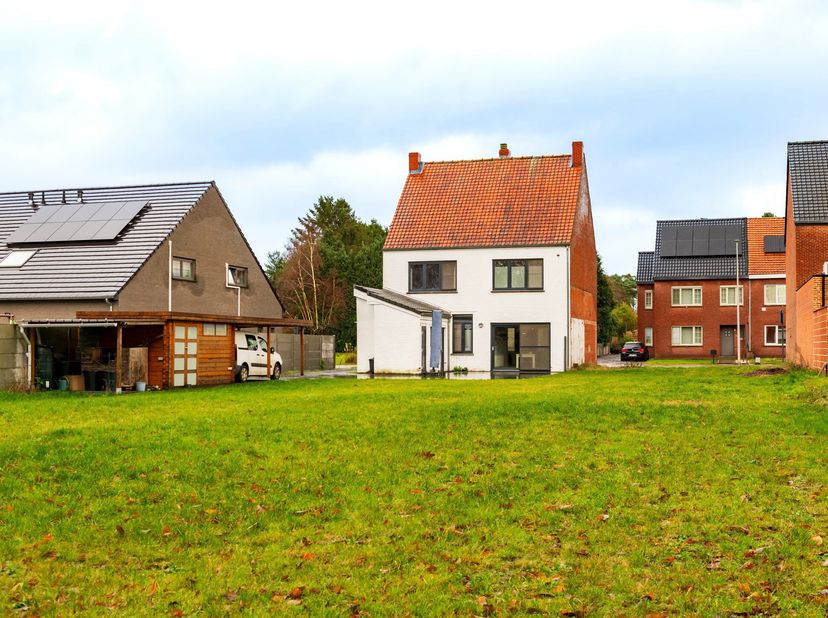 Terrain à vendre
                    à 3581 Beverlo