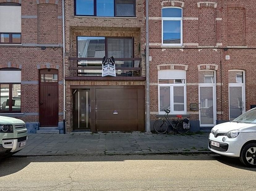 Belle propriété Bel-etage près du centre d&#039;Aarschot !&lt;br /&gt;
Rez-de-chaussée :&lt;br /&gt;
- Grande buanderie avec accès au jardin de la ville&lt;br /&gt;
- Garage