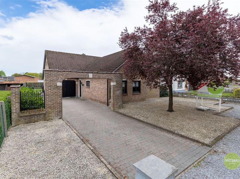 Instapklare gezinswoning met ruime tuin in rustige straat in Meerhout &lt;br /&gt;
Welkom in deze instapklare en energiezuinige gezinswoning (EPC label B, 1
