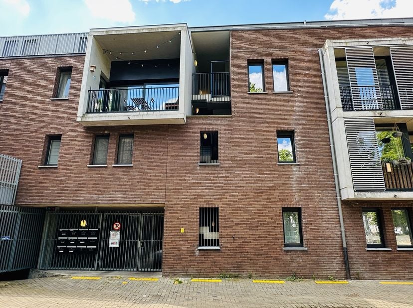 Garage à vendre
                    à 9000 Gent