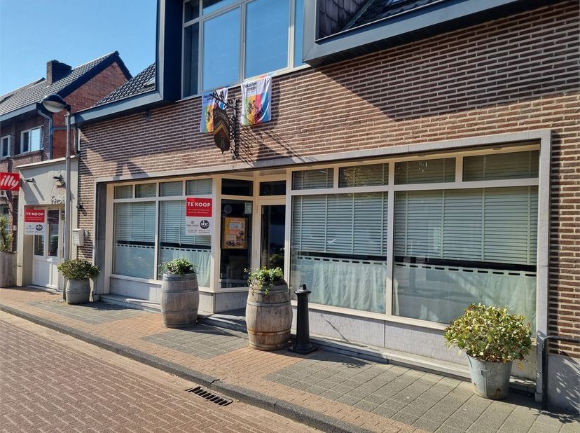 Authentiek Italiaans restaurant met winkelruimte en prachtig bovenliggend appartement, op toplocatie in Heusden.&lt;br /&gt;
&lt;br /&gt;
INDELING RESTAURANT (gel