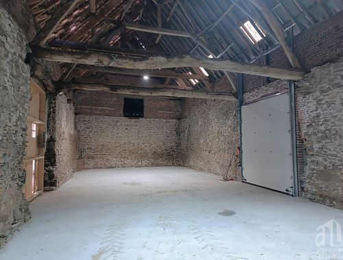                                         Entrepôt à louer à Havinnes, € 450
