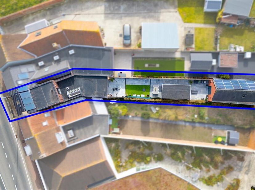 Kwalitatief gerenoveerde woning met zorg/ of gastenverblijf te Veurne&lt;br /&gt;
Deze prachtig gerenoveerde woning met aanbouw en extra gasten/-zorgwoning