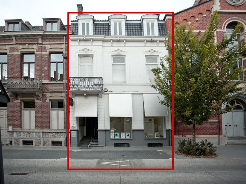 Groot, ruim herenhuis en/of commercieel pand, investeringspand, centraal gelegen! &lt;br /&gt;
Ook toegankelijk voor rolstoelen. &lt;br /&gt;
Ideaal voor horeca,