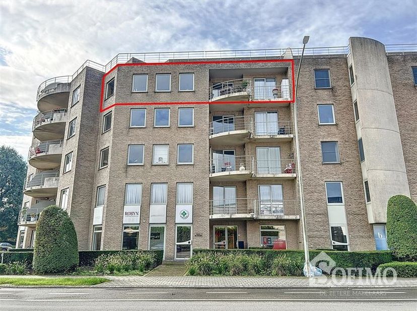 Centraal gelegen appartement (132m²) met garage en twee terrassen&lt;br /&gt;
Het appartement is als volgt ingedeeld:&lt;br /&gt;
inkomhal met ingemaakte kasten,