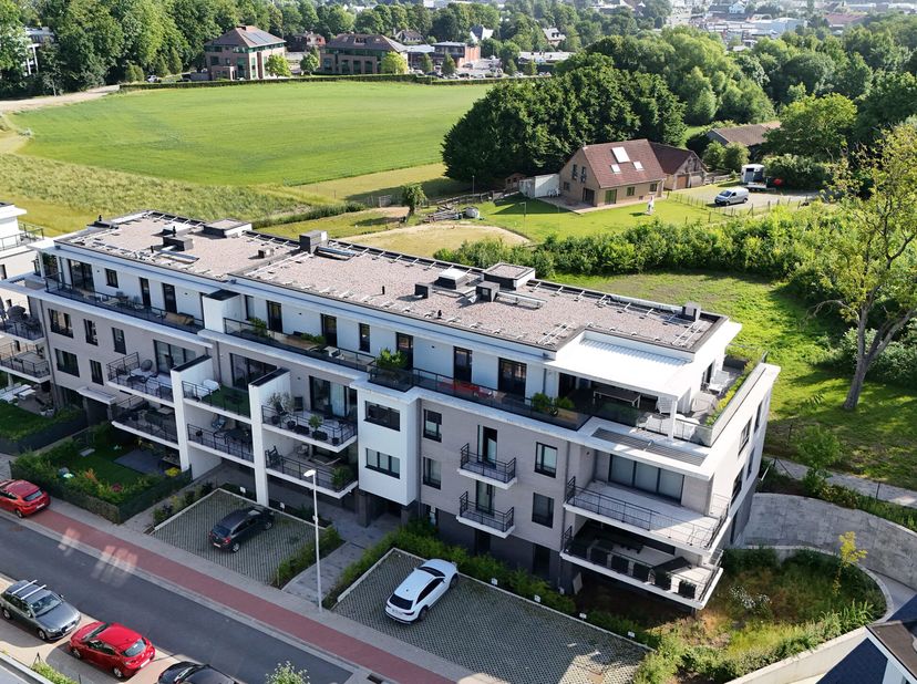 Idéalement située au rez-de-chaussée du complexe Terra Nostra, cette surface commerciale de 90 m² bénéficie d&#039;une excellente visibilité sur l&#039;Avenue B