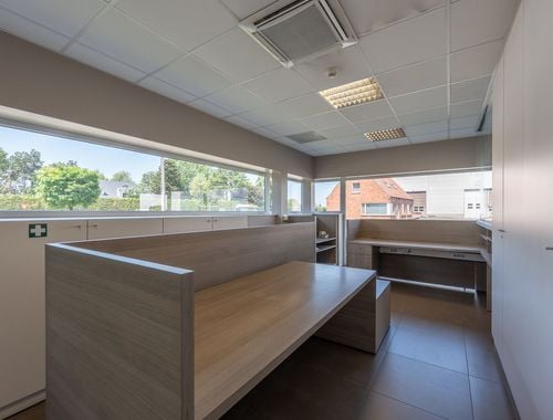                                         Espace de bureaux à louer à Meulebeke, € 1.167
