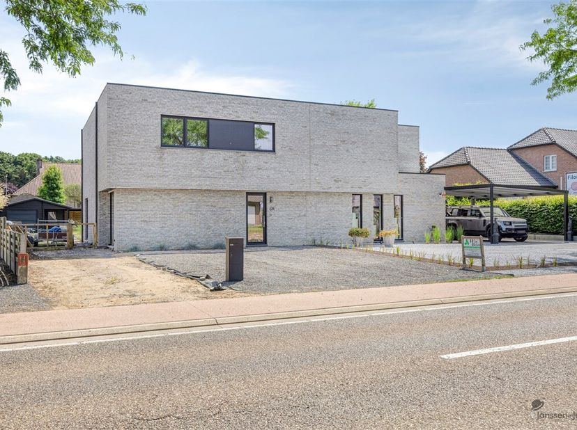 Moderne BEN-woning met 3 ruime slaapkamers en zuidgerichte tuin&lt;br /&gt;
Deze energiezuinige nieuwbouwwoning is gelegen op een strategische locatie langs