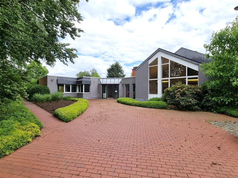 Bien professionnel à vendre
                    à 2235 Westmeerbeek