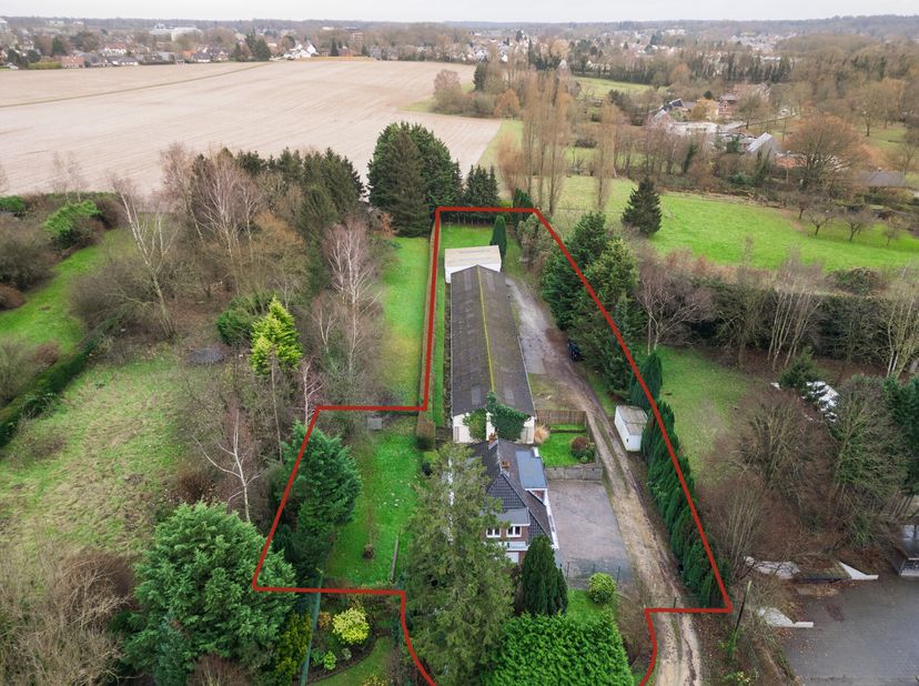 WEZEMBEEK-OPPEM, jolie VILLA (3ch/2sdb), de +/-140m² habitables, avec des emplacements de parking devant la maison, sur un terrain de +/- 8 ares. Elle