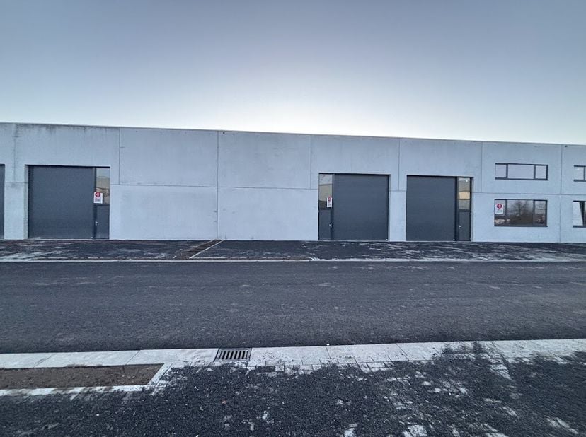 Unité PME à louer d&#039;environ 217 m² à louer sur le site Reynaert à Vichte.&lt;br /&gt;
Les espaces de stockage des coquillages ont une hauteur libre de 6 mèt