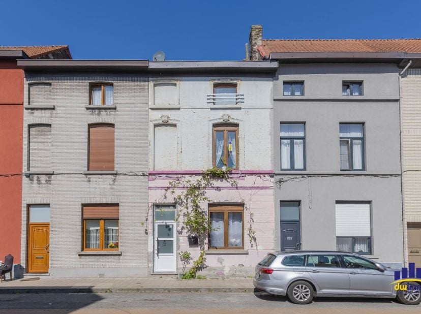 Rijwoning met veel potentieel in rustige straat te Gent – 4 slaapkamers&lt;br /&gt;
In een rustige en aangename straat in Gent bevindt zich deze ruime rijwo