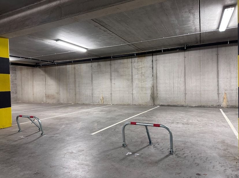 Garage à vendre
                    à 8470 Gistel
