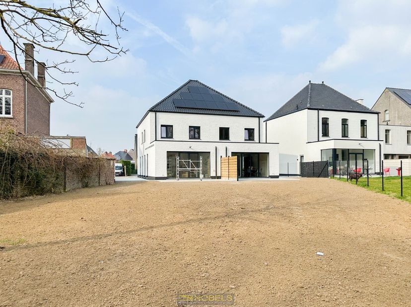 !!!MOGELIJKHEID TOT 6% BTW I.P.V. 21%! BEL VOOR MEER INFO HIEROMTRENT! GRIJP UW KANS NU!!!&lt;br /&gt;
&lt;br /&gt;
MODERNE EN ENERGIEZUINIGE HALFOPEN NIEUWBOUWWO