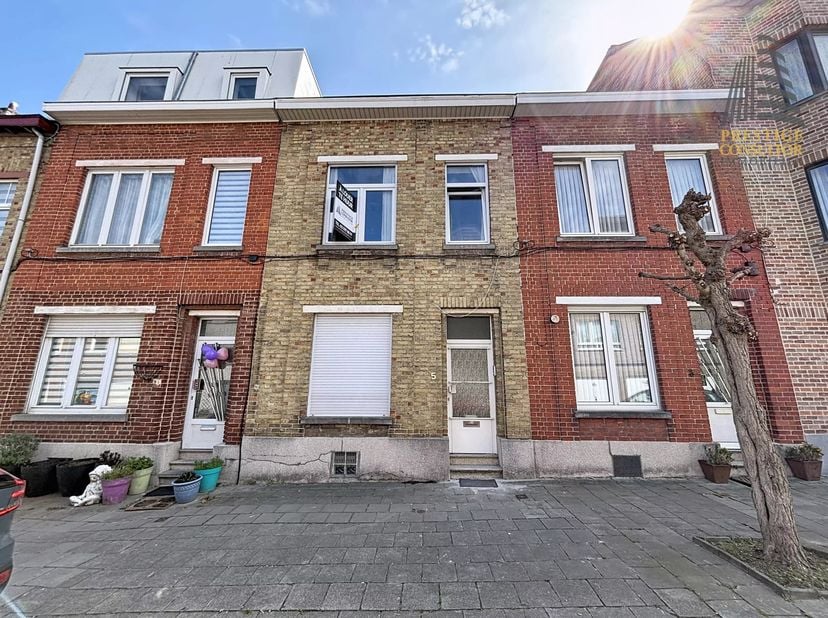 ANDERLECHT - REF: 87007995 - EENGEZINSWONING MET 4 SLAAPKAMERS EN EEN BINNENPLAATS!
Gelegen in een v