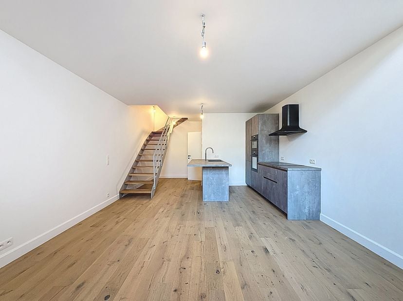 Info &amp; Bezoeken: Nadia – 0478 41 65 69 – nadia@bytheway.be. Gelegen in Anderlecht, in het hart v