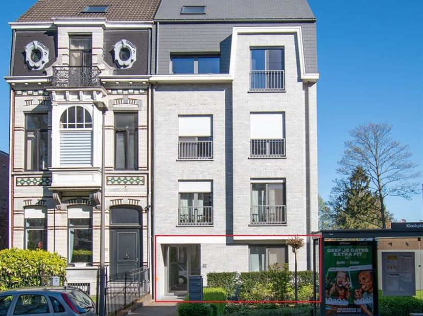 HOBOKEN | RECENT LICHTRIJK GELIJKVLOERSAPPARTEMENT MET 2 SLAAPKAMERS, TERRAS, TUIN EN ONDERGRONDSE S
