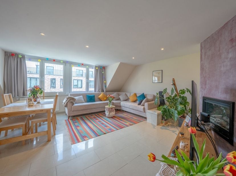 Evere: Mooie gerenoveerde duplex van 85 m2 gelegen in een rustige omgeving

dicht bij winkels, NATO