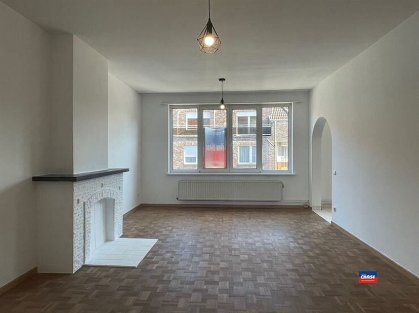 MERKSEM | INSTAPKLAAR APPARTEMENT MET 1 SLAAPKAMER | EPC 210 |
Indeling als volgt: inkomhal - woonka
