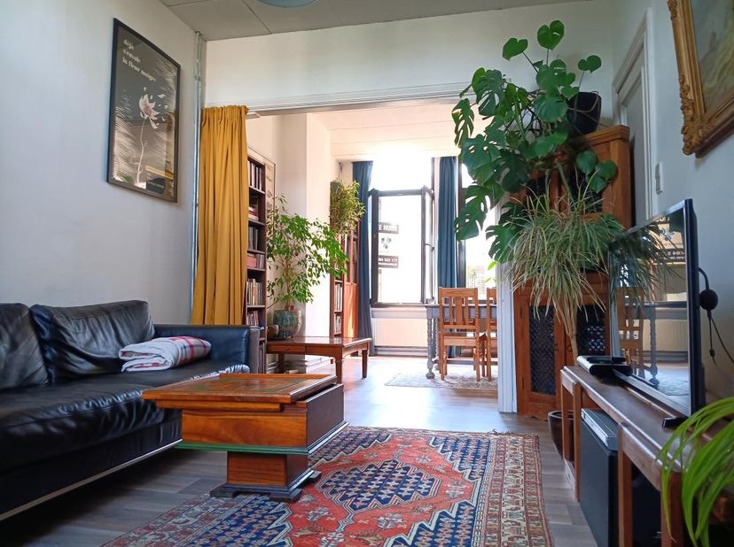 Op wandelafstand van het Rivierenhof en in een leuke gezellig woonstraat bevindt zich&nbsp; een zonn