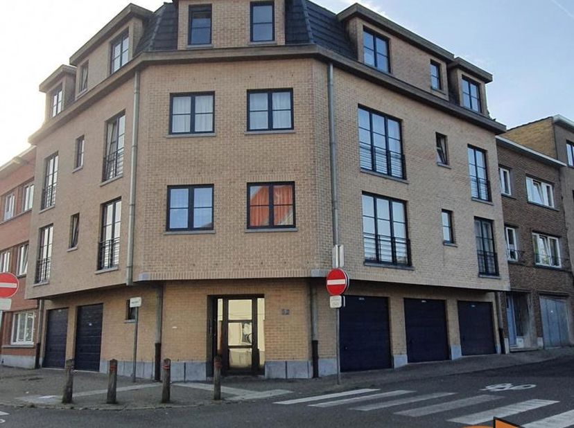 ! Een bezoek kan enkel worden aangevraagd via onze website: www.hetwoonburo.be (klik bij het pand op