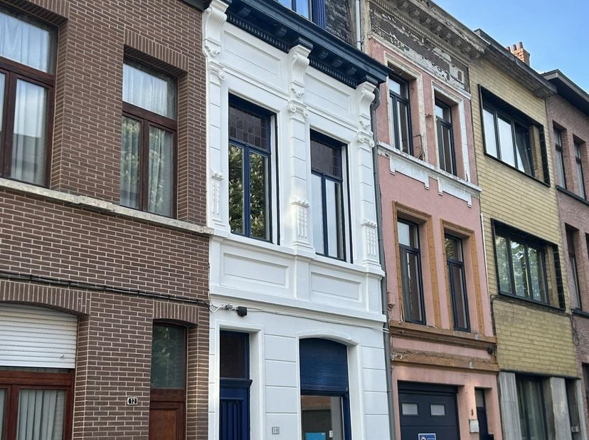 Mooi authentiek woonhuis van begin 20e eeuw. De woning is voorzien van een condensatieketel voor war