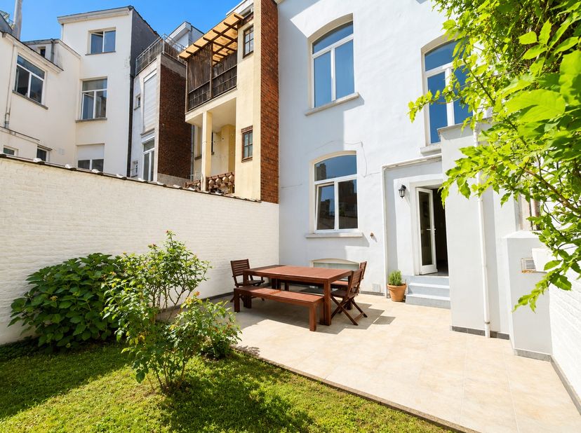 Ideaal gelegen in de Noyerstraat in Schaerbeek, op de grens met Etterbeek,&nbsp; vlakbij de Plaskywi