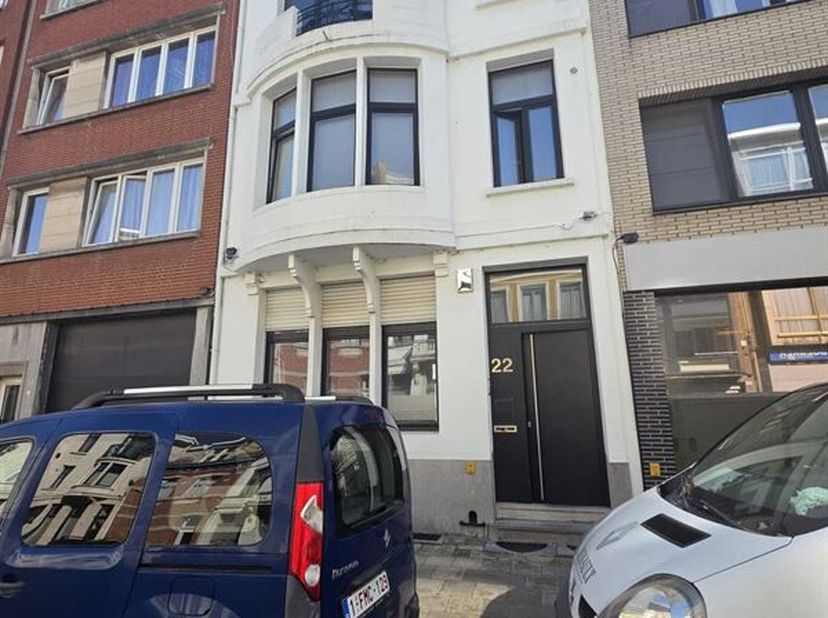 Borgerhout: Unieke Loft met Stadstuin nabij Boelaerpark Op zoek naar rust, ruimte én karakter?
Deze