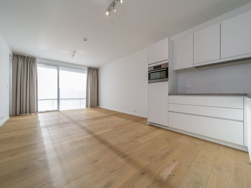 In de Residentie &#039;t Zout te Sint-Idesbald (Koksijde) vinden we deze nieuwbouw assistentieflat (59 m²) te koop. Het appartement is gelegen in de Koning