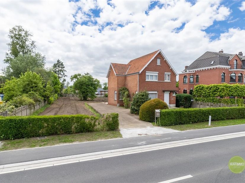 Charmante maison indépendante avec 3 chambres à coucher sur un terrain de pas moins de 2421m2 à Averbode. &lt;br /&gt;
Cette maison à rénover, facilement ac