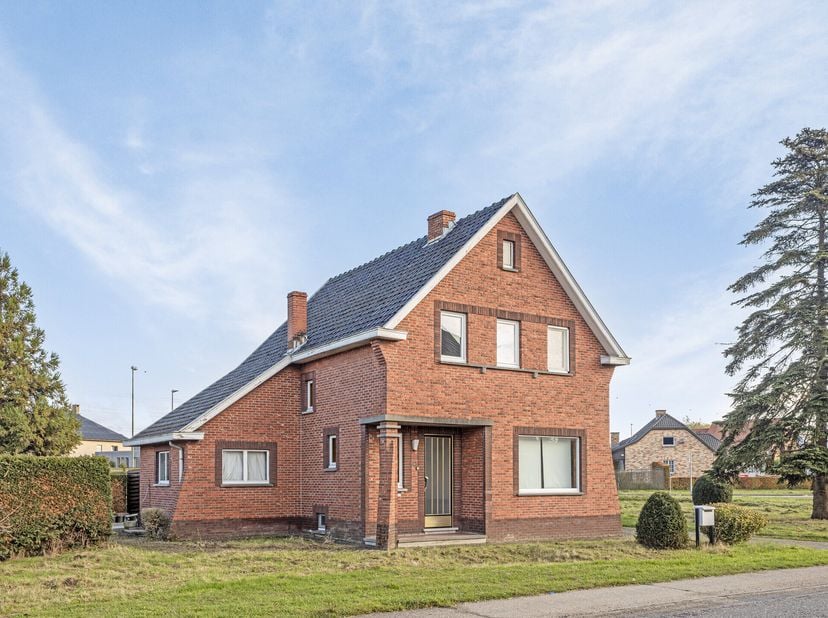 Dit renovatieproject kan met de juiste renovaties, aangepast aan persoonlijke smaak en budget, getransformeerd worden tot een prachtige woning.&lt;br /&gt;