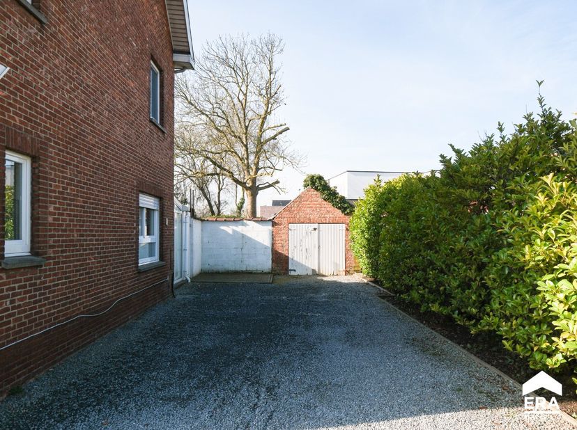 [[ DIT PAND NEEMT DEEL AAN DE ERA OPEN HUIZEN DAG OP 14/6 VAN 9:30 TOT 10:30 ]] Instapklare woning met 3 slaapkamers, veranda, garage en tuin op een p