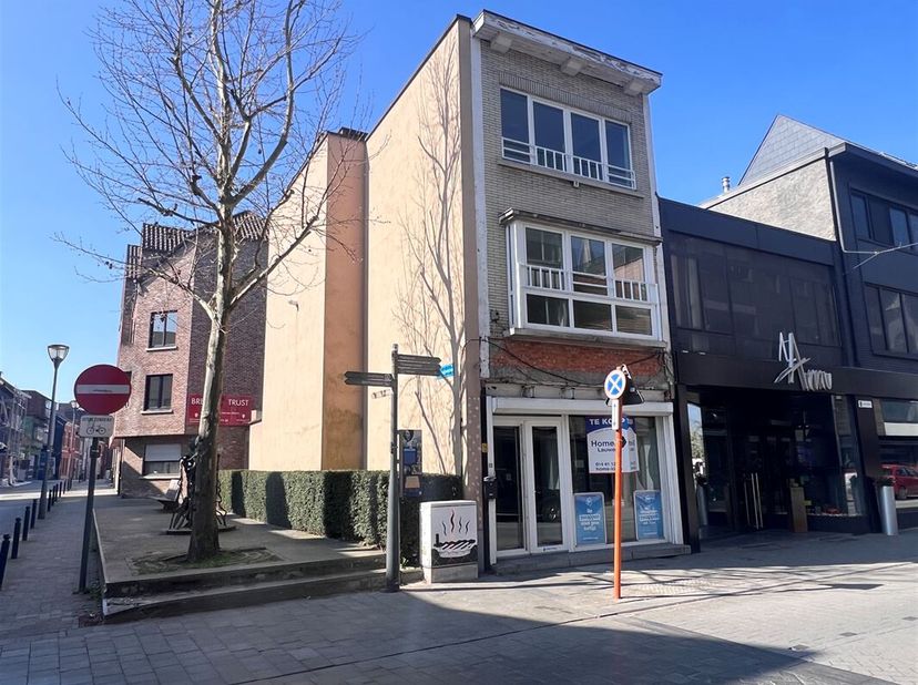 Découvrez cet espace commercial bien placé au coeur de Turnhout, idéal pour les entrepreneurs à la recherche d&#039;un emplacement dynamique. Avec une surf