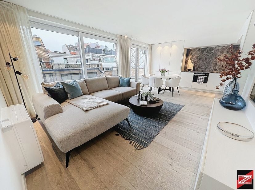 Prachtige renovatie in de directe omgeving van de Zeedijk met ruime zonneterrassen.