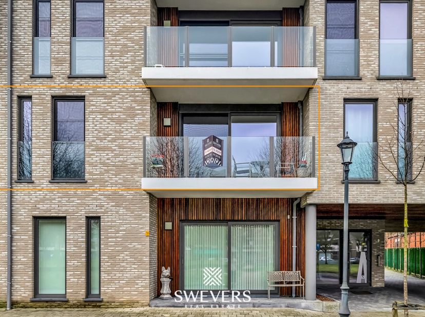 Voor meer info en fotos, surf naar www.swevers.be  Dit instapklare appartement in Heppen biedt modern wooncomfort op een centrale locatie. Met een bew